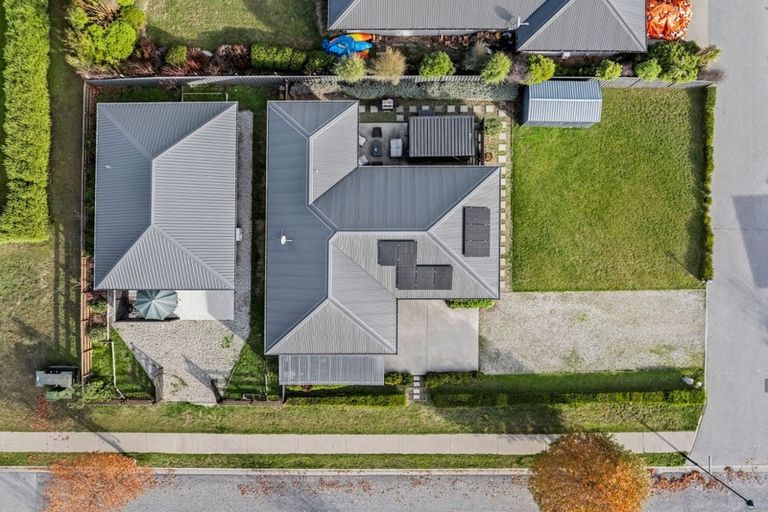 Photo of property in 5 Marbleleaf Lane, Albert Town, Wanaka, 9305