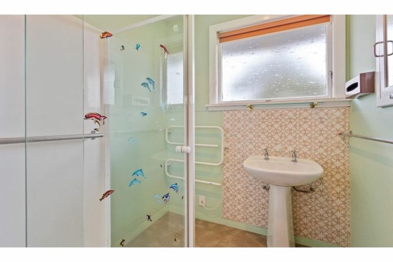 Photo of property in 43 Prestons Road, Redwood, Christchurch, 8051