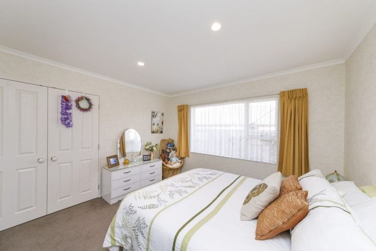 Photo of property in 44 Peter Hall Drive, Kelvin Grove, Palmerston North, 4414