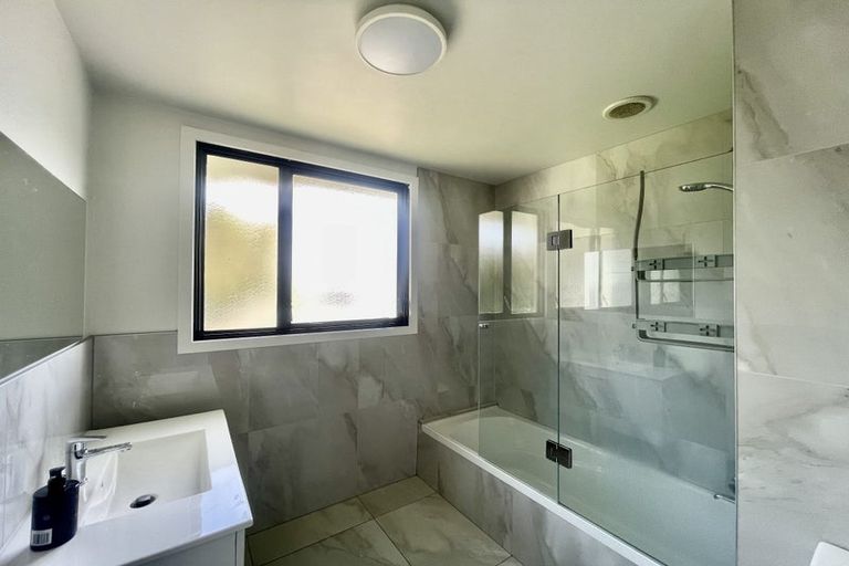 Photo of property in 2/84 Lynwood Road, New Lynn, Auckland, 0600