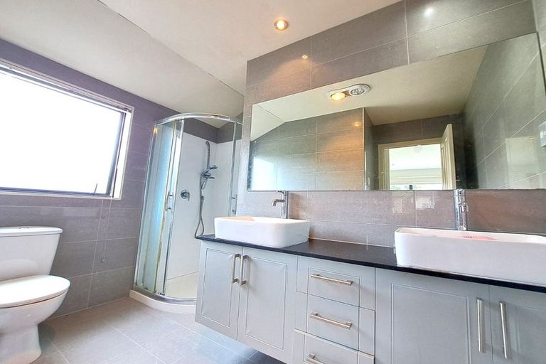 Photo of property in 3 Spoonbill Place, Unsworth Heights, Auckland, 0632