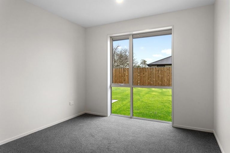 Photo of property in 18 Grey View Grove, Rangiora, 7400