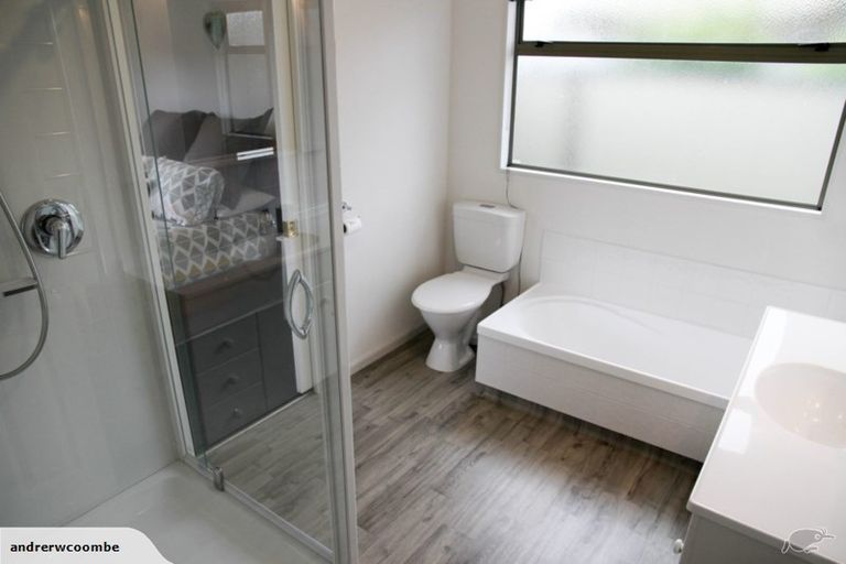 Photo of property in 16 Claridge Place, Taradale, Napier, 4112