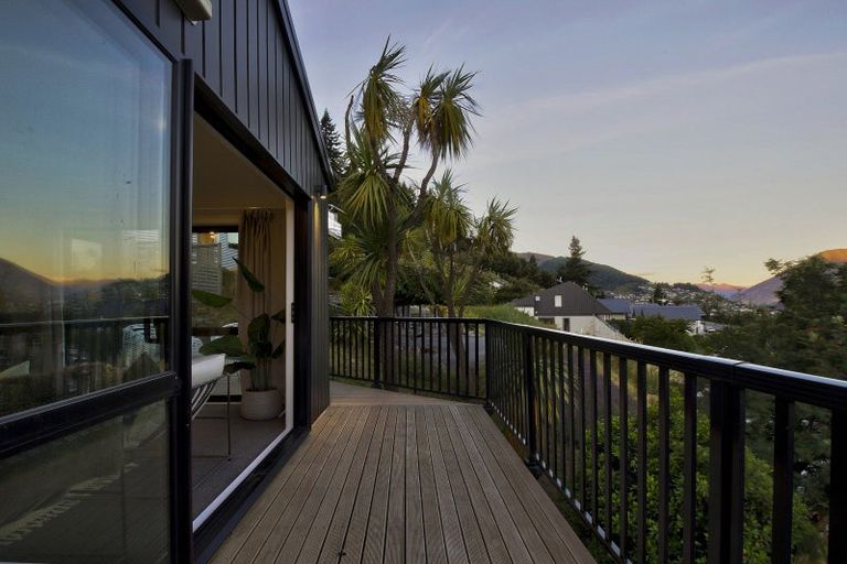 Photo of property in 14 Sainsbury Road, Fernhill, Queenstown, 9300
