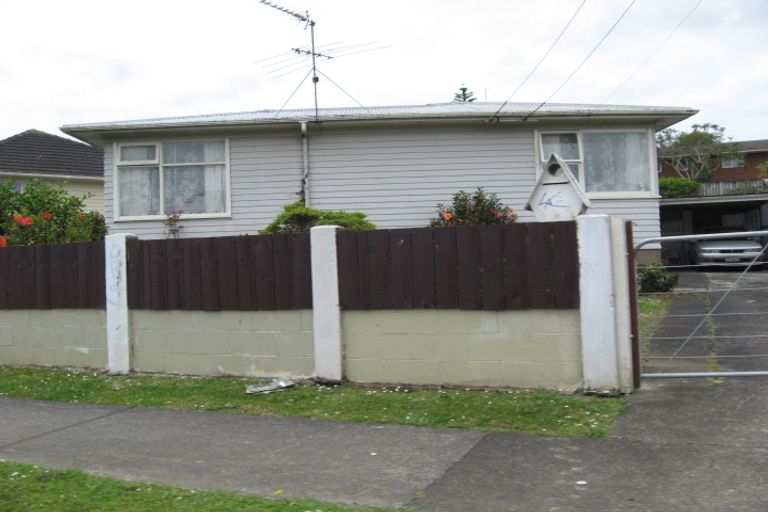 Photo of property in 12 Plumley Crescent, Mangere, Auckland, 2022