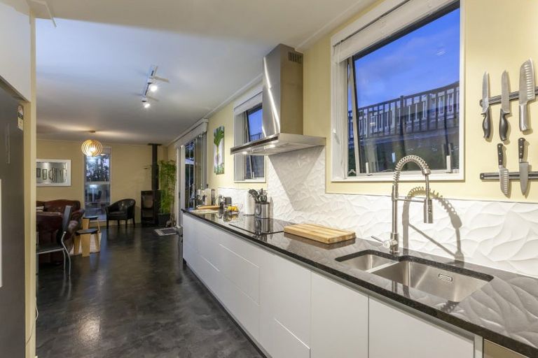 Photo of property in 72 Kakariki Grove, Waikanae, 5036