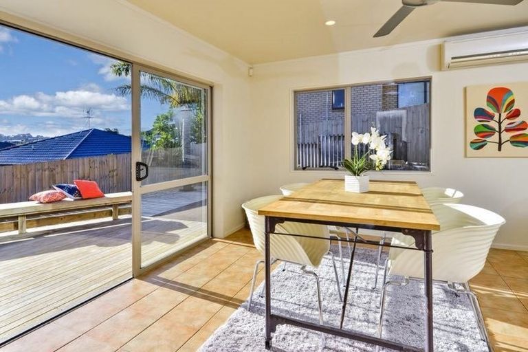 Photo of property in 14 Nimstedt Avenue, Oteha, Auckland, 0632