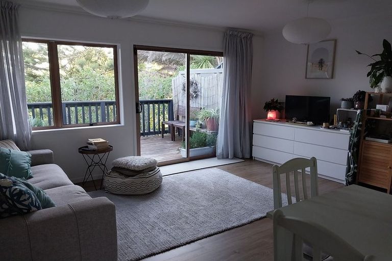 Photo of property in 85e Stottholm Road, Titirangi, Auckland, 0604