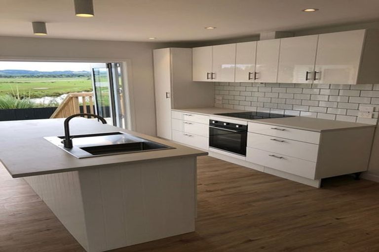 Photo of property in 35 Kowhai Street, Helensville, 0800