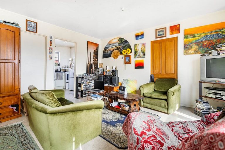 Photo of property in 11 Shamrock Lane, Te Atatu Peninsula, Auckland, 0610