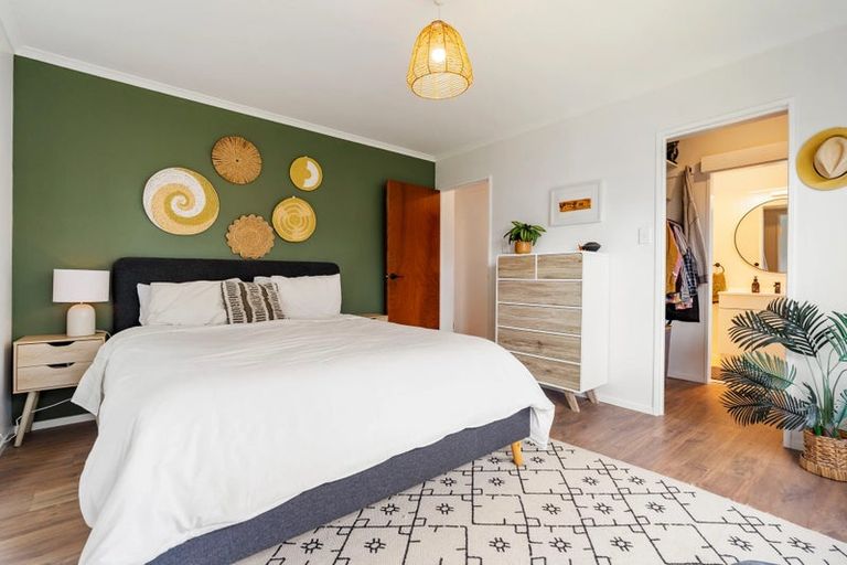 Photo of property in 1 Lexington Drive, Botany Downs, Auckland, 2010