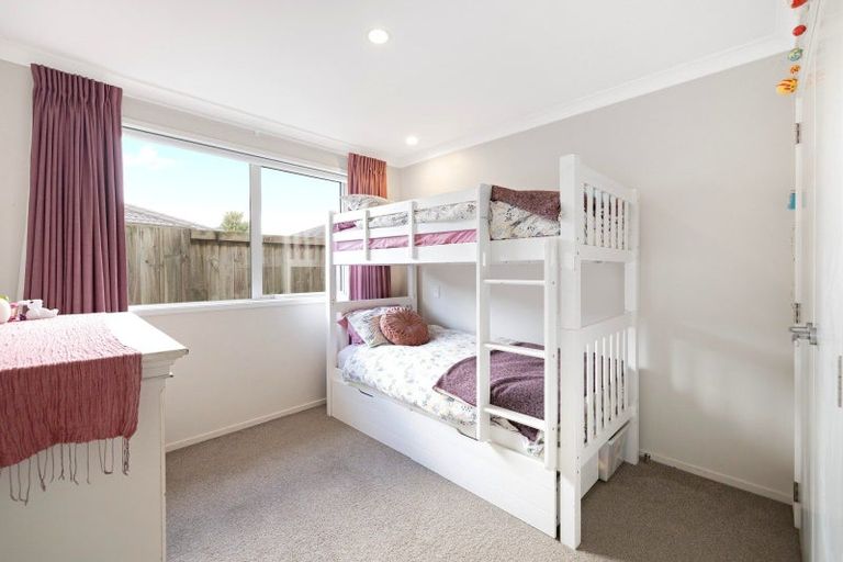 Photo of property in 2 Raiha Street, Papamoa Beach, Papamoa, 3118