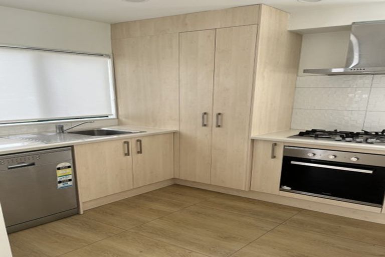 Photo of property in 4 Provence Esplanade, Te Atatu Peninsula, Auckland, 0610