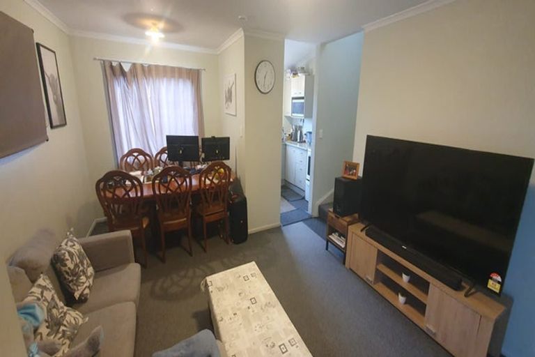 Photo of property in 31 Stewart Drive, Newlands, Wellington, 6037