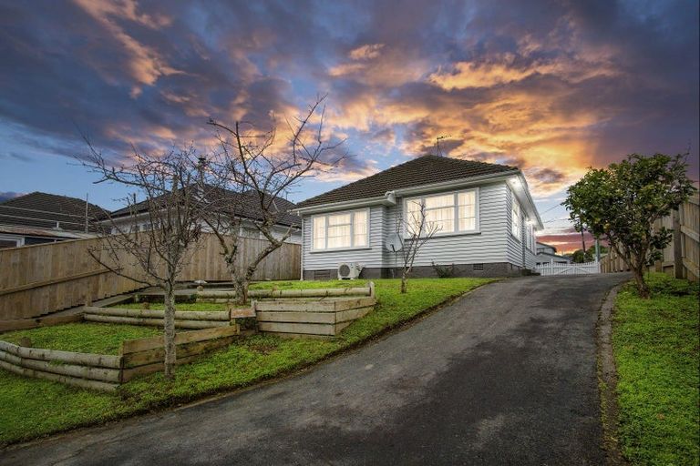 Photo of property in 19 Kowhai Avenue, Ebdentown, Upper Hutt, 5018