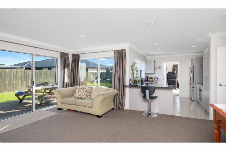 Photo of property in 19 Magnolia Drive, Waiuku, 2123