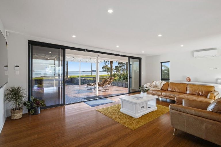 Photo of property in 25 Kawakawa Bay Coast Road, Kawakawa Bay, Papakura, 2585