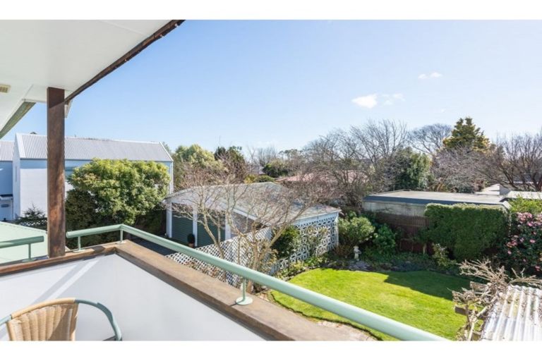 Photo of property in 37 Holly Road, St Albans, Christchurch, 8014