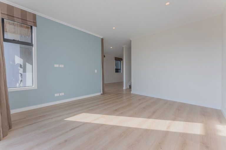 Photo of property in 28 Marine Parade, Hobsonville, Auckland, 0616