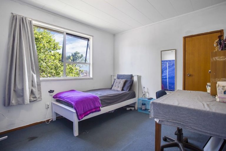 Photo of property in 15 Pipitea Place, Massey, Auckland, 0614