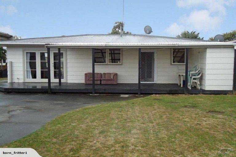 Photo of property in 18 Motuoapa Place, Kelvin Grove, Palmerston North, 4414