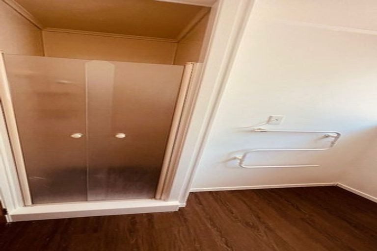 Photo of property in 8 Glucina Place, Glen Eden, Auckland, 0602