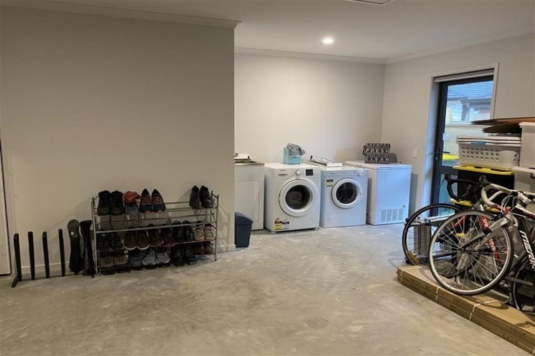 Photo of property in 4 Mooring Close, Whitby, Porirua, 5024