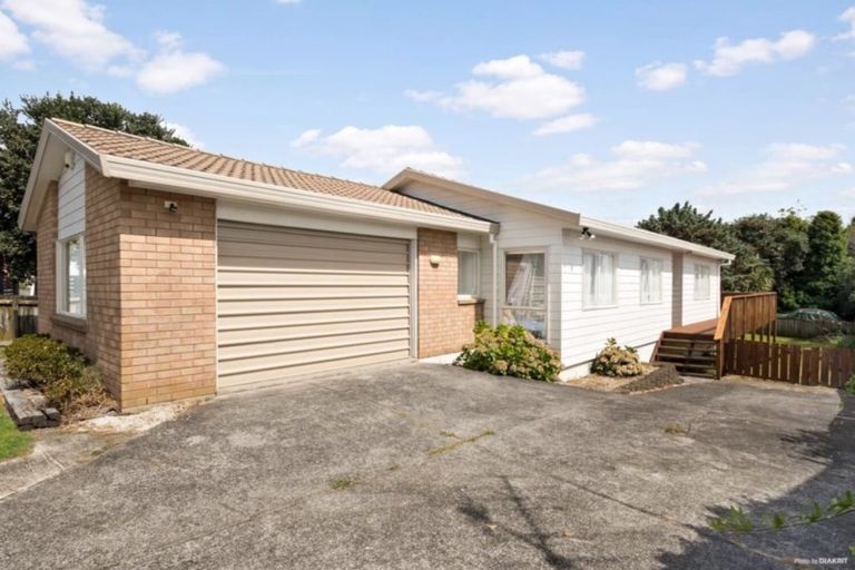 Photo of property in 118b Colwill Road, Massey, Auckland, 0614