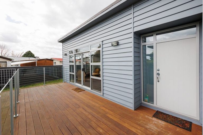 Photo of property in 58 Exeter Crescent, Takaro, Palmerston North, 4412