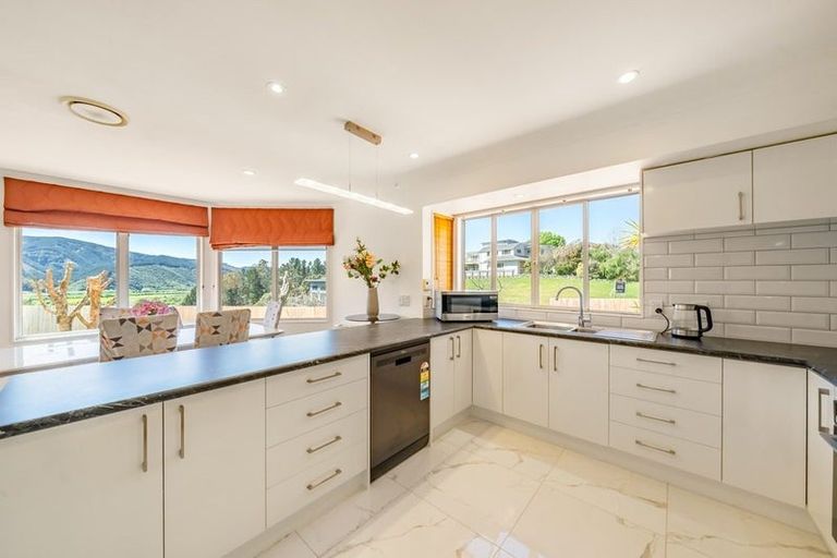 Photo of property in 14 Sylvan Way, Silverstream, Upper Hutt, 5019