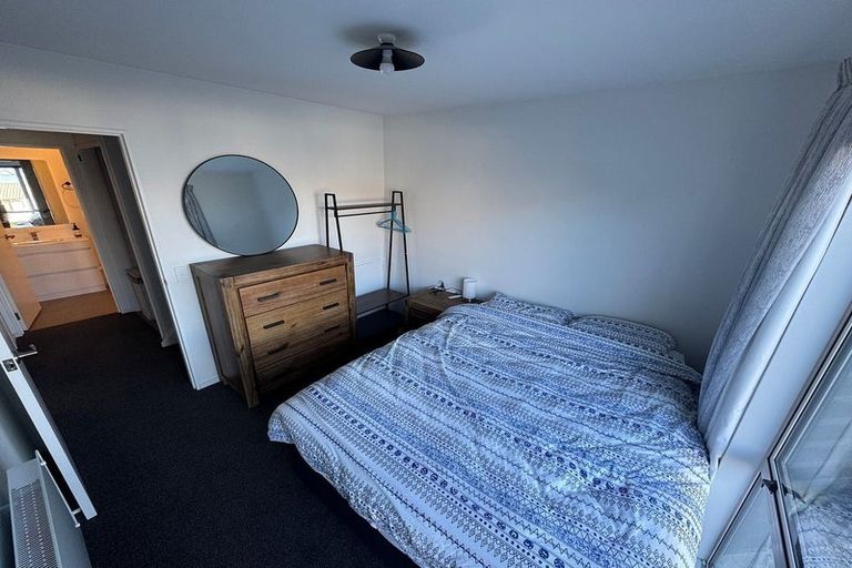 Photo of property in 46 Wynyard Crescent, Fernhill, Queenstown, 9300