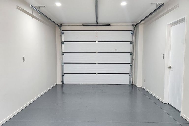 Photo of property in 22e Totaravale Drive, Totara Vale, Auckland, 0629