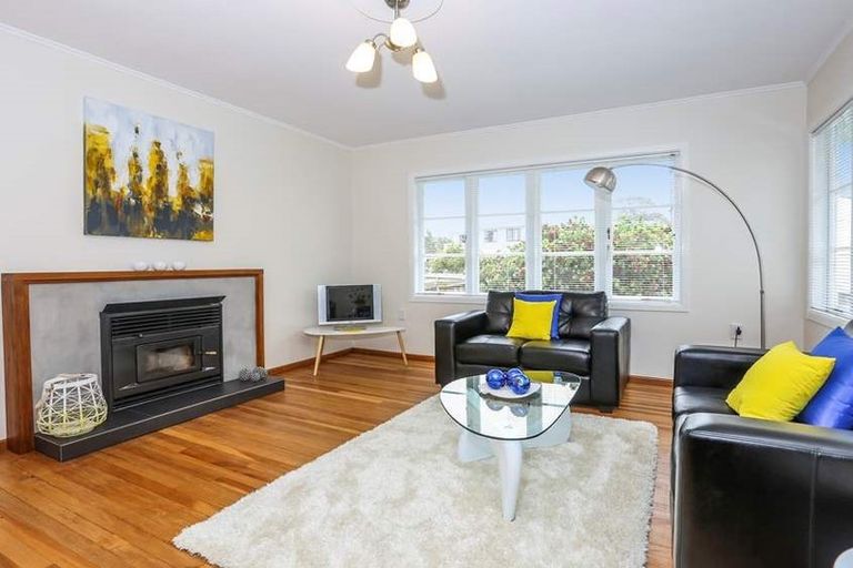 Photo of property in 14 Mackenzie Street, Te Atatu South, Auckland, 0610