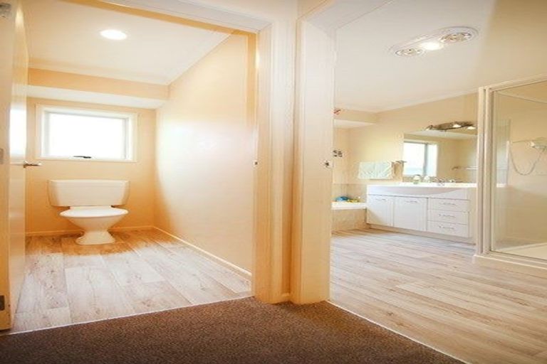 Photo of property in 11 Grabella Place, Papamoa Beach, Papamoa, 3118
