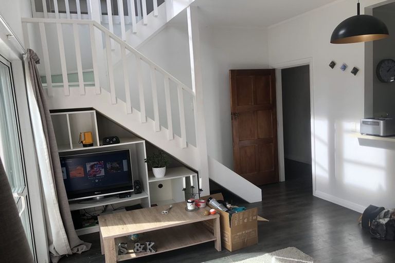 Photo of property in 2/18 Reid Road, New Lynn, Auckland, 0600