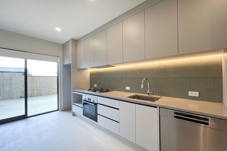 Photo of property in 46a Tiroroa Avenue, Te Atatu South, Auckland, 0610