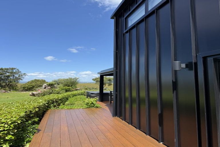 Photo of property in 31 Oakpark Place, West Harbour, Auckland, 0618