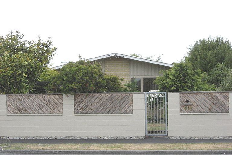 Photo of property in 43 Inwoods Road, Parklands, Christchurch, 8083