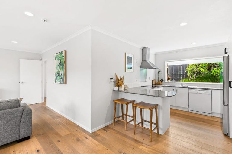 Photo of property in 2/8 Crewe Close, Albany, Auckland, 0632