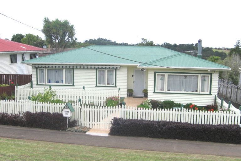 Photo of property in 1/36 Roberts Road, Glenfield, Auckland, 0629