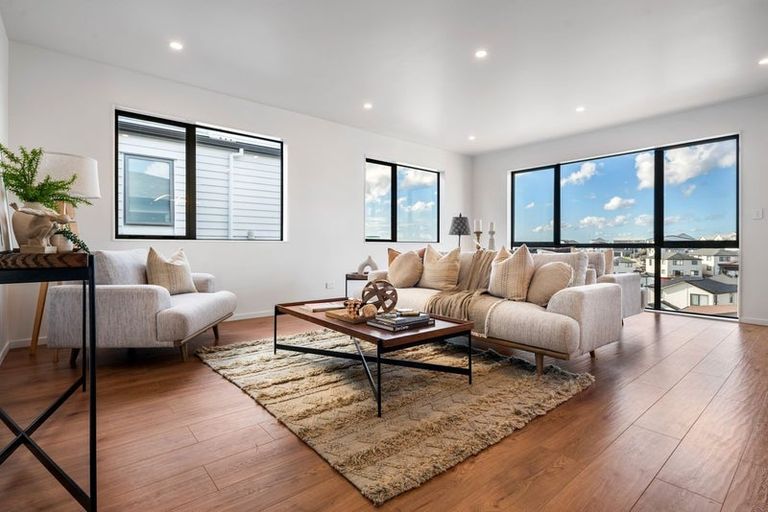 Photo of property in 25 Baumea Rise, Massey, Auckland, 0614