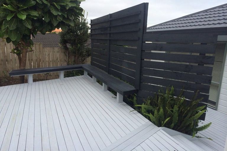 Photo of property in 1 Bridgehead Cove, West Harbour, Auckland, 0618