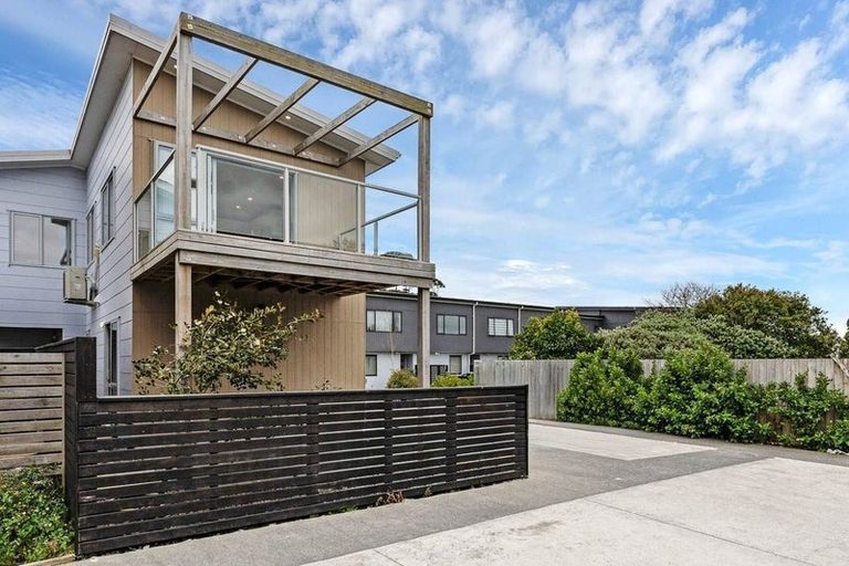Photo of property in 13c Sealord Place, Clendon Park, Auckland, 2103