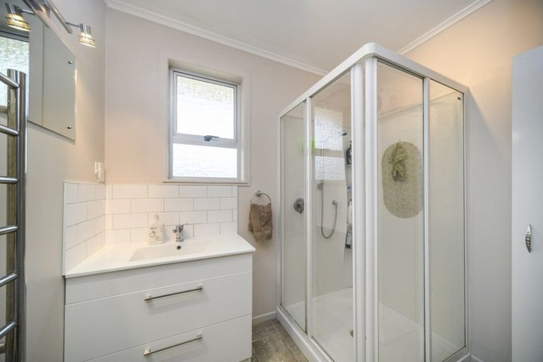 Photo of property in 19 Piper Place, Roslyn, Palmerston North, 4414