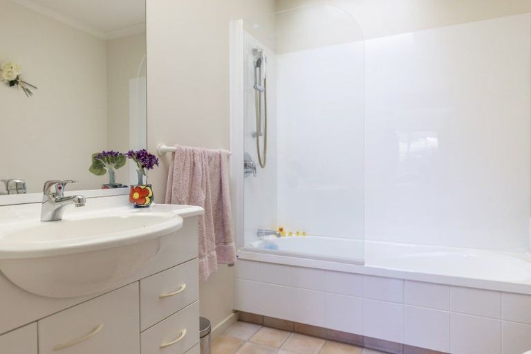 Photo of property in 4 Lakeridge Close, Rangatira Park, Taupo, 3330