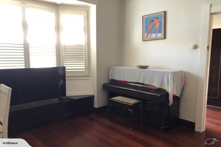 Photo of property in 139 Vauxhall Road, Narrow Neck, Auckland, 0624
