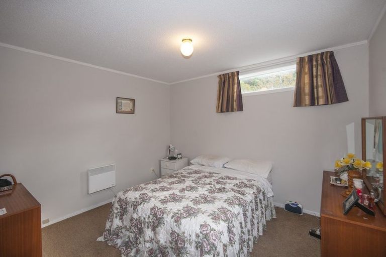 Photo of property in 11/2 Burdendale Grove, Churton Park, Wellington, 6037