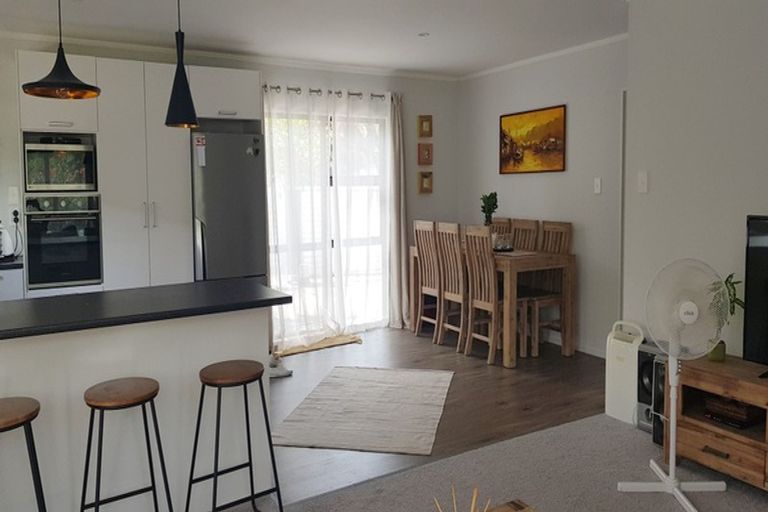 Photo of property in 1/38 Kaipatiki Road, Glenfield, Auckland, 0629