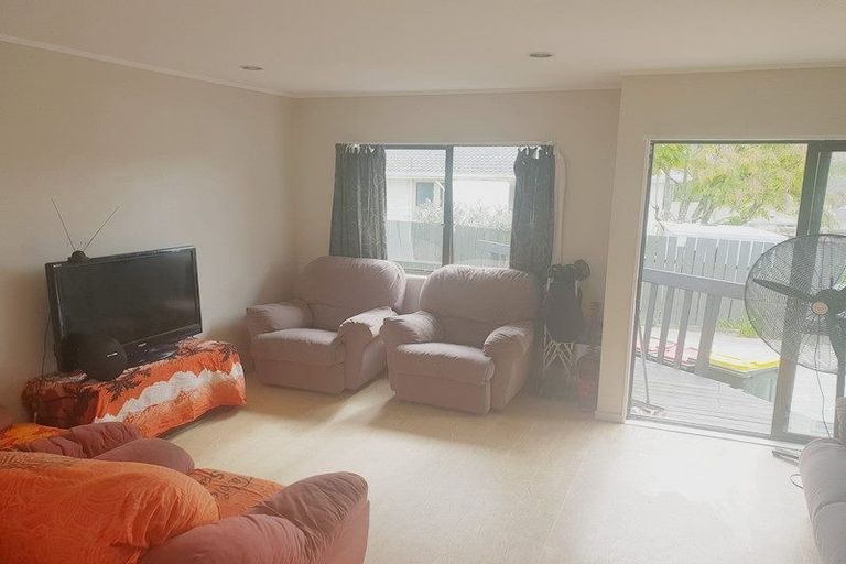 Photo of property in 7 Elvira Place, Ranui, Auckland, 0612