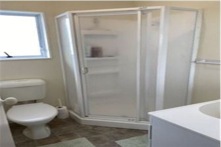 Photo of property in 85a Seaview Road, Glenfield, Auckland, 0629